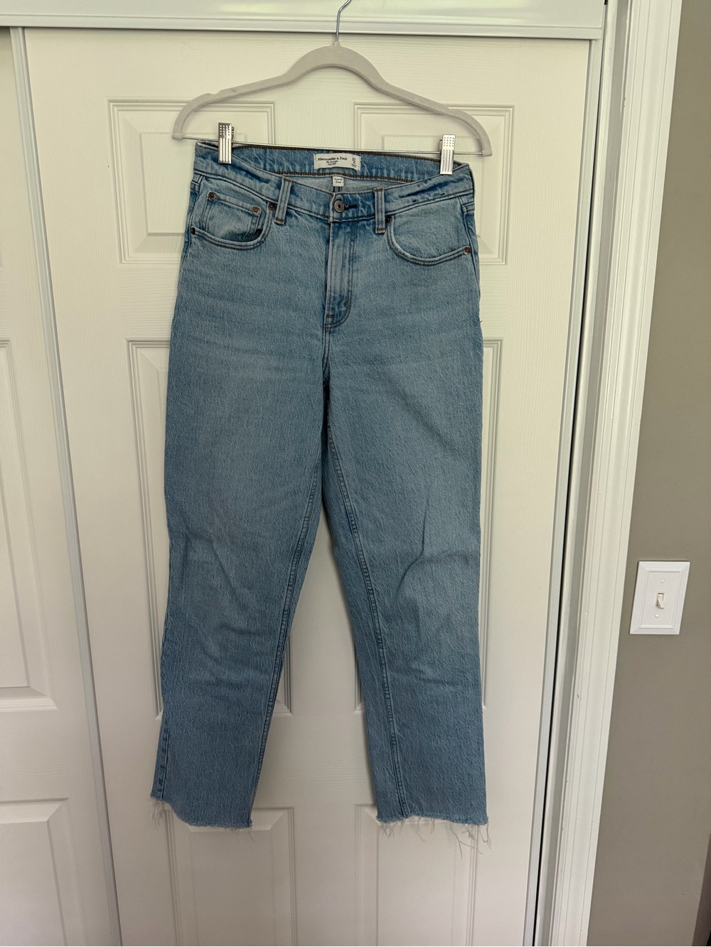 Abercrombie straight mid rise curve love jeans size 27L